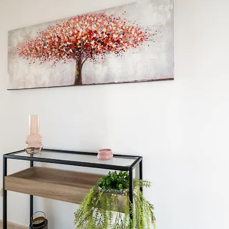 Small Oasis Манилва